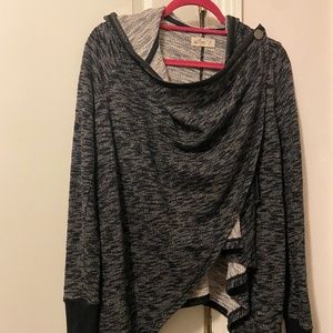 10/$15 HOLLISTER asymmetrical sweater faux leather detailing and hood small